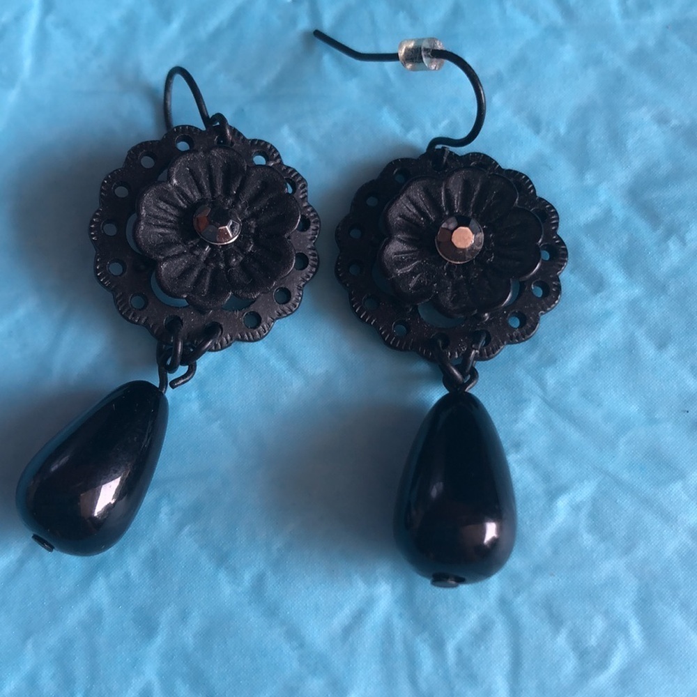 Black Floral With Elongated Pearl Earrings Pierced